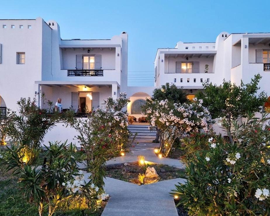 Sea Lilies Suites Plaka  Exterior photo